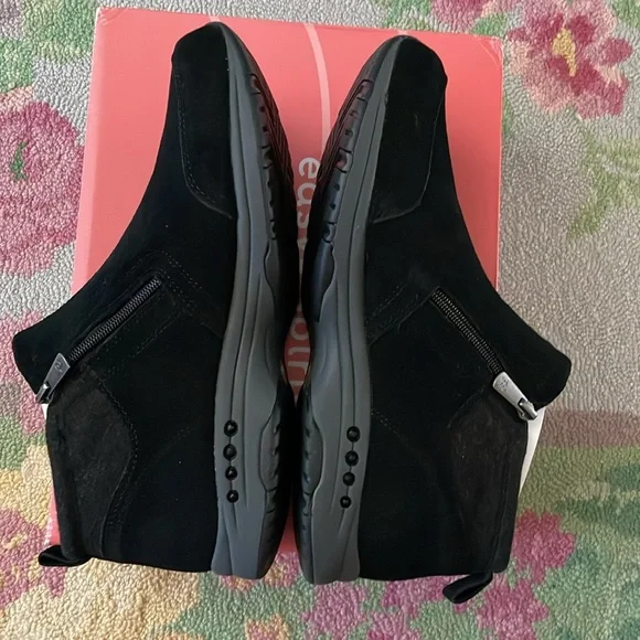 Water Resistant Black Comfort Boots, by Easy Spirit, Size 12m - Picture 6 of 11